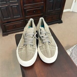 Blowfish Green canvas shoes, Size 9.0